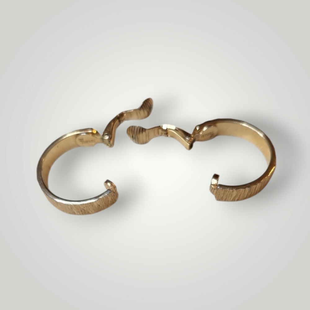 Trifari faux Gold Hoop clip on Earrings - Picture 5 of 13
